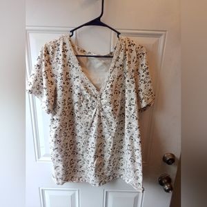 Women's short sleeve flower blouse